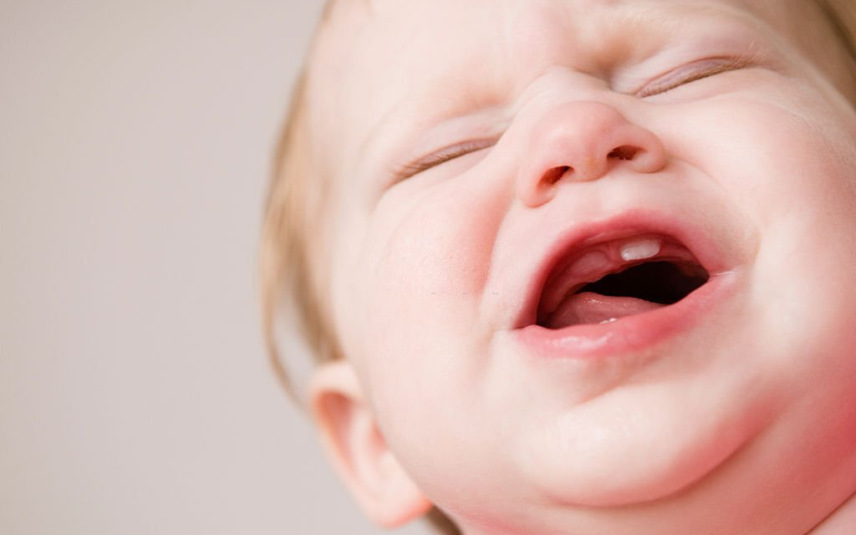 Les premières dents de bébé en questions